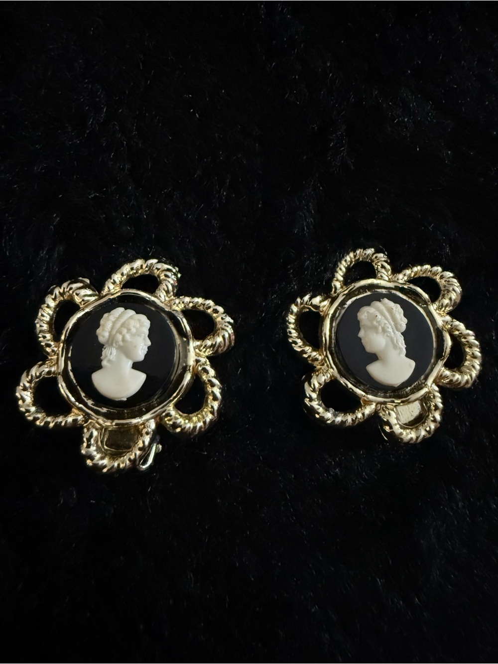 Velvet Theory Black Gold Cameo Jewelry Bundle Necklace Earrings Bracelet Brooch - Picture 6 of 13